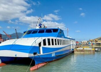 Estado entrega catamarã modernizado para travessia, e vice-prefeito de São Sebastião reforça pedido por novas baias de estacionamento