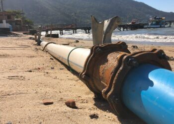 Sabesp conclui retirada de tubulações antigas na Praia de São Francisco, em São Sebastião