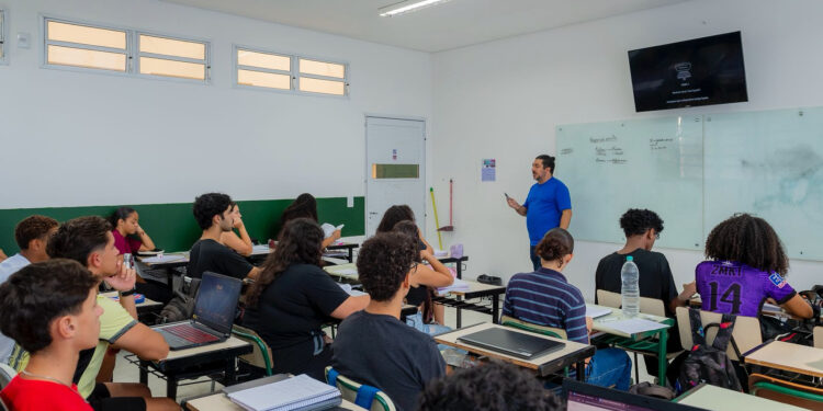 Com 30 vagas disponíveis, iniciativa em parceria com o Senac capacita moradores da Costa Sul de São Sebastião para atuar no setor de hospedagem