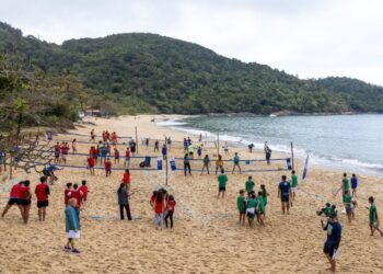 Projeto leva vivência de Beach Tennis a estudantes de Toque-Toque Pequeno e Maresias