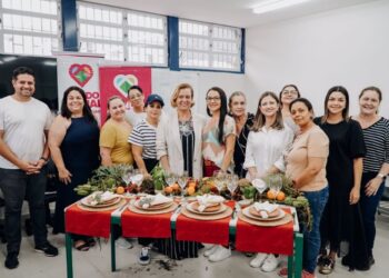 Fundo Social Encerra Workshop de Mesa Posta e Arranjos Florais Criativos com Mara Perez