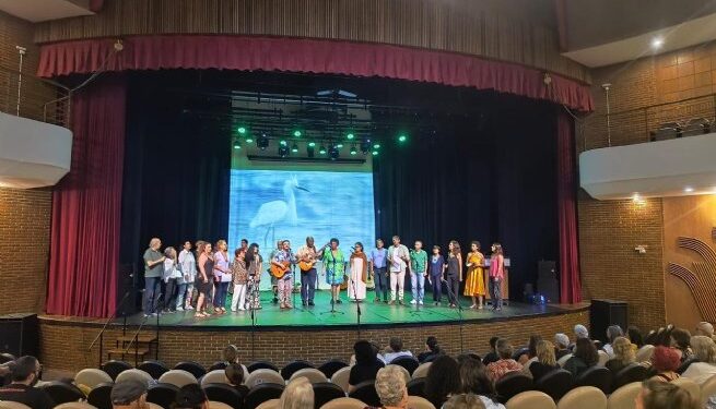 Sarau do Meio Ambiente reúne arte e consciência ecológica no Teatro Municipal de São Sebastião