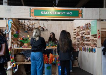 São Sebastião marca presença no Revelando SP 2025 apresentando a cultura caiçara e indígena