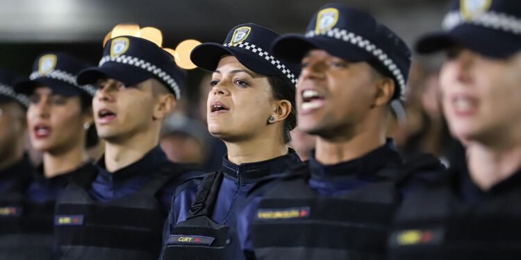 Emoção e conquista marcam posse dos 62 novos policiais municipais