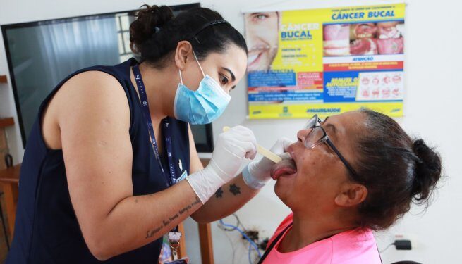Conscientização e informação marcam ação de prevenção à saúde bucal voltada à pessoa idosa