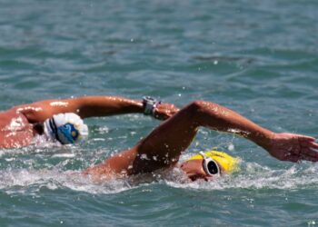 Atletas de São Sebastião brilham na penúltima etapa do Circuito Paulista de Águas Abertas
