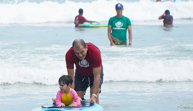 Surf para Todos promove aula especial com participação da secretária estadual de Esportes em Maresias