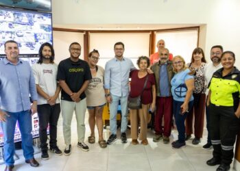 Prefeito se reúne com artesãos de Cambury para dialogar sobre espaços de exposição de produtos