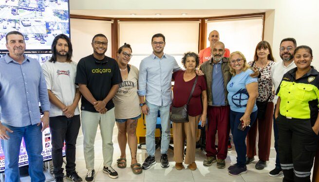 Prefeito se reúne com artesãos de Cambury para dialogar sobre espaços de exposição de produtos