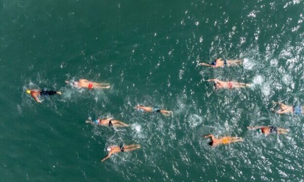 1ª Travessia de São Sebastião tem prova desafiadora de 2.500 metros em águas abertas neste domingo