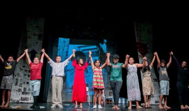 Projeto Jovens em Atuação é ganhador do Prêmio FLUPP de Educação 2025