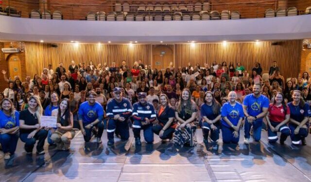 Prefeitura entrega certificados de capacitação em primeiros socorros para 400 profissionais em São Sebastião