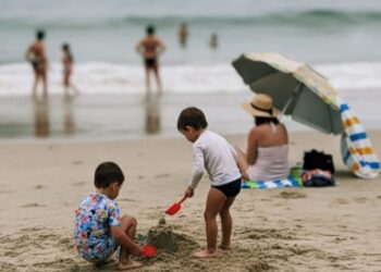 Prefeitura de São Sebastião reforça cuidados com crianças nas praias durante o verão