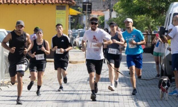 Retirada dos kits da Corrida do Padroeiro 2026 ocorre no Centro e na Costa Sul neste sábado