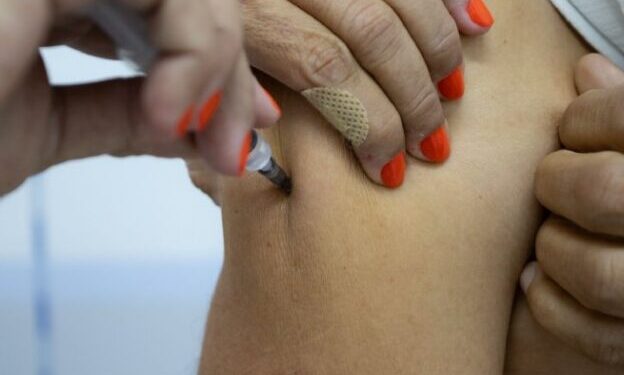 Prefeitura realiza vacinação contra a febre amarela conforme solicitação do Ministério da Saúde