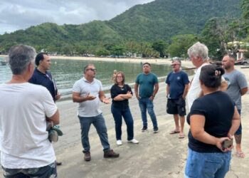Prefeitura promove reunião com Associação e setor náutico para alinhar ações na Praia das Cigarras