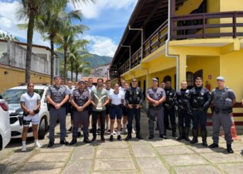 Prefeito Reinaldinho fortalece política de segurança e recebe homenagem da Polícia Militar em São Sebastião