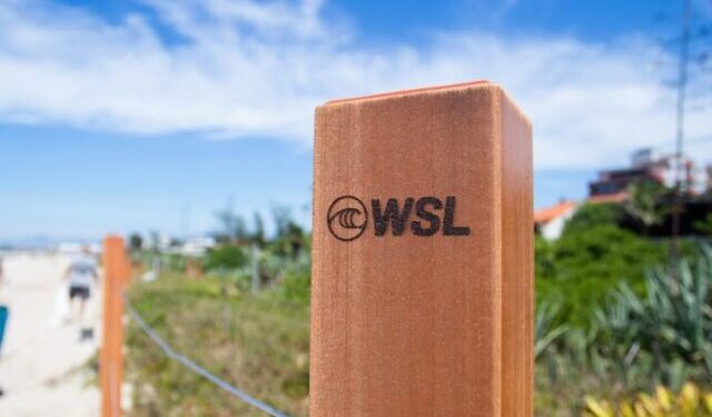 WSL amplia proteção na vegetação nativa da Praia de Itaúna utilizando as lonas do Banco do Brasil Saquarema Pro