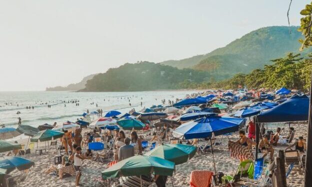 Carnaval 2026 deve movimentar São Sebastião com cerca de 500 mil turistas e alta taxa de ocupação hoteleira