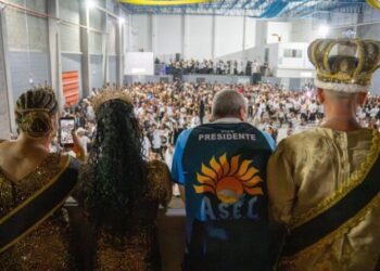 Corte do Carnaval de São Sebastião tem troca cultural com Escola de Samba Vai-Vai em São Paulo