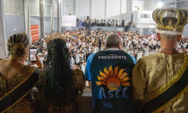 Corte do Carnaval de São Sebastião tem troca cultural com Escola de Samba Vai-Vai em São Paulo