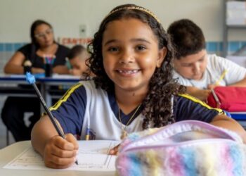 Prefeitura de São Sebastião entrega 200 mil peças de uniformes escolares e reforça cuidado com mais de 16 mil alunos da rede municipal