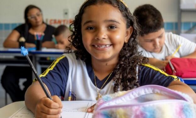 Prefeitura de São Sebastião entrega 200 mil peças de uniformes escolares e reforça cuidado com mais de 16 mil alunos da rede municipal