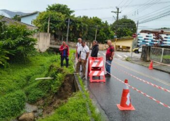 Prefeitura realiza visita técnica para reparo na Rua José do Patrocínio no bairro São Francisco