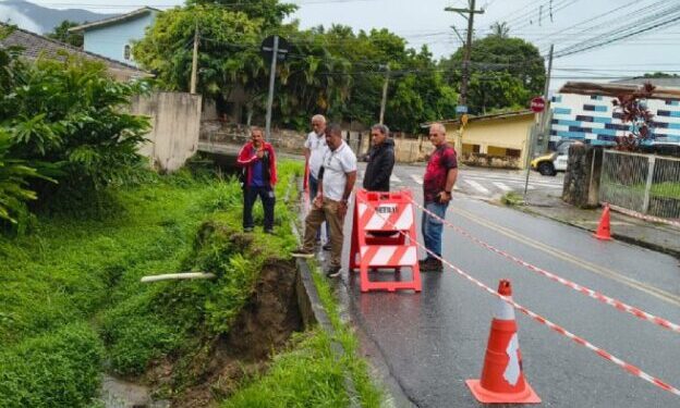 Prefeitura realiza visita técnica para reparo na Rua José do Patrocínio no bairro São Francisco