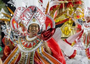Desfile das Escolas de Samba de São Sebastião 2026 terá transmissão ao vivo e promete um verdadeiro espetáculo na Rua da Praia