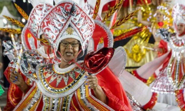Desfile das Escolas de Samba de São Sebastião 2026 terá transmissão ao vivo e promete um verdadeiro espetáculo na Rua da Praia