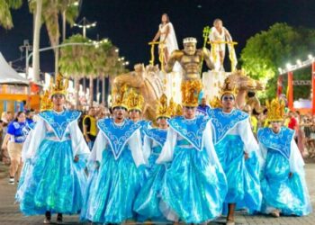 Escolas de Samba do grupo de acesso brilham e fazem o público sambar na Rua da Praia