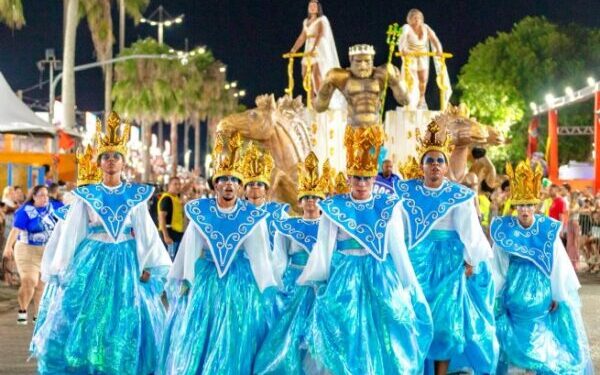 Escolas de Samba do grupo de acesso brilham e fazem o público sambar na Rua da Praia