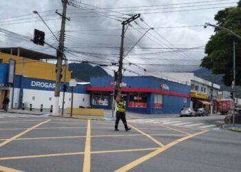 Oscilações de energia afetam funcionamento de semáforos na região central de São Sebastião