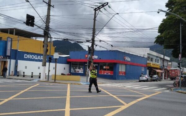 Oscilações de energia afetam funcionamento de semáforos na região central de São Sebastião