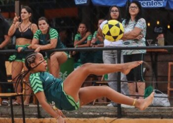 Arena Verão+ 2026 traz principais atletas do futevôlei feminino para São Sebastião no mês das mulheres