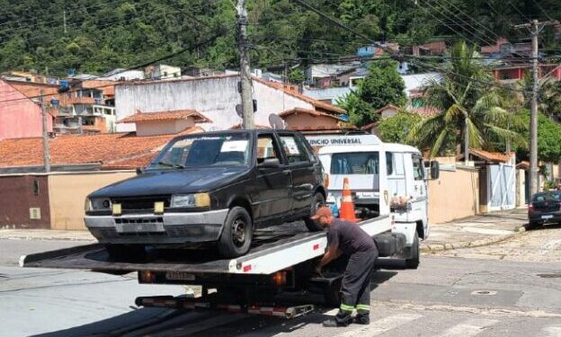 Prefeitura de São Sebastião inicia operação ‘Cidade Limpa’ e recolhe veículos abandonados em vias públicas