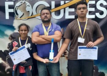 Alunos da EM Prof.ª Patrícia Viviani Santana conquistam três troféus na 18ª Jornada de Foguetes
