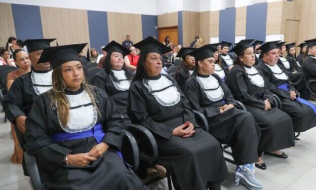 Prefeitura de São Sebastião celebra formatura de agentes comunitários de saúde e de combate às endemias no Curso Saúde com Agente