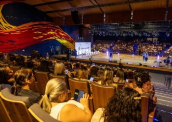 Governador entrega Prêmio de Excelência a São Sebastião, destaque em alfabetização no Estado