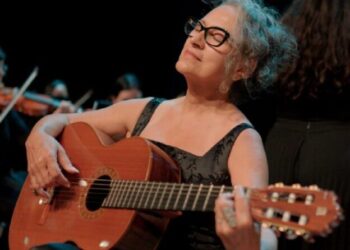  Sarau Azul apresenta espetáculo musical para celebrar Dia Internacional da Poesia em São Sebastião