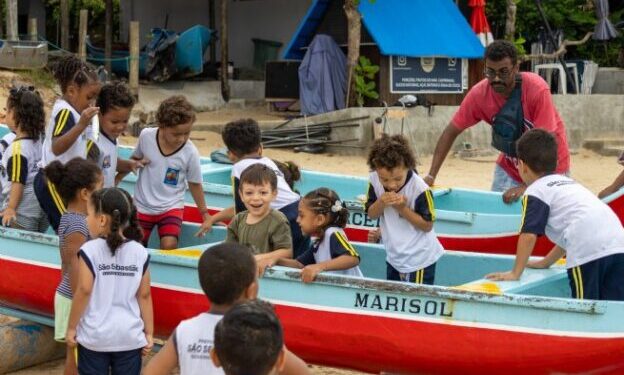 Projeto Bolhinhas Caiçaras une ciência e saber ancestral na praia de Toque-Toque Pequeno