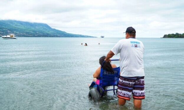 São Sebastião promove ação de surf adaptado voltada à inclusão na Praia da Baleia