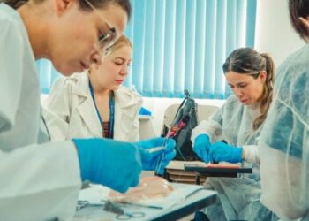 Coren-SP promove capacitação em sutura e amplia autonomia da enfermagem no HCSS