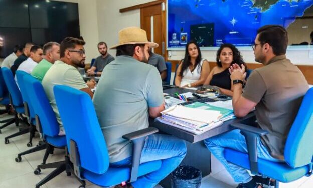 Prefeitura e moradores da Barreirinha se reúnem para tratar de regularização fundiária e melhorias