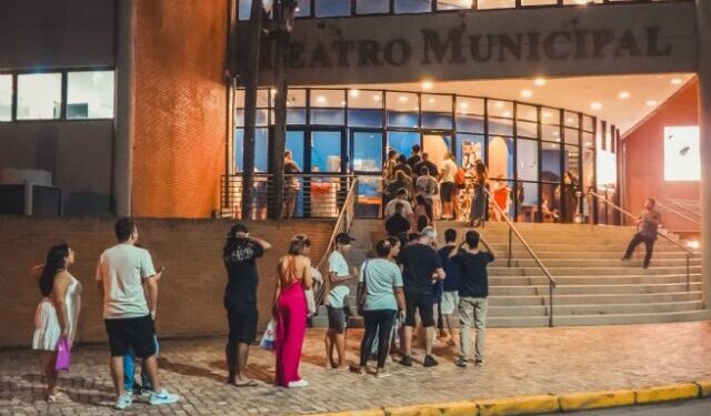Teatro de São Sebastião supera 25 mil pessoas e amplia programação cultural em 2026