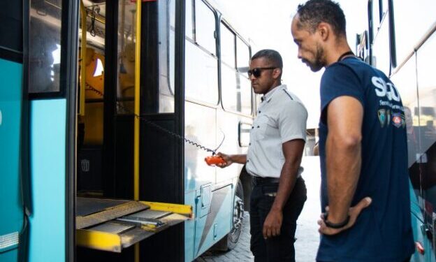 Prefeitura fiscaliza elevadores do transporte coletivo e determina manutenção em veículos com falhas