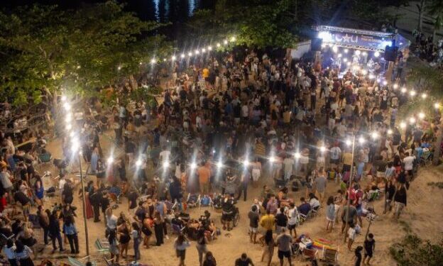 Luau na Enseada anima feriado prolongado de Páscoa com música e forró à beira-mar