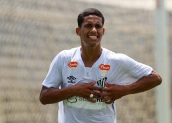 Jogador de São Sebastião estreia pelo profissional do Santos na Copa Sul-Americana