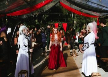 Escritora de São Sebastião lança novo livro e reúne público em evento em Ribeirão Pires